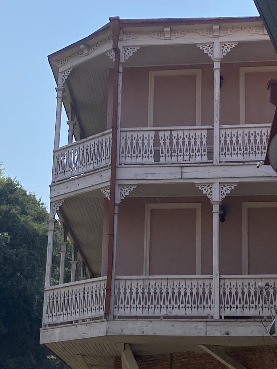 Балкон обычного жилого дома