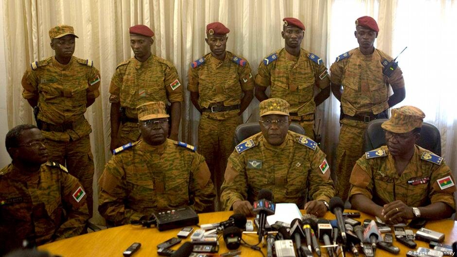 Власть в Буркина-Фасо перешла к начальнику генштаба Оноре Траоре, на один день.