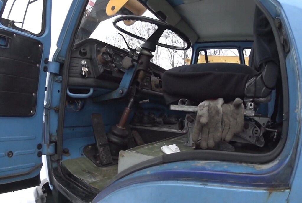 Рабочее место водителя в Liaz.