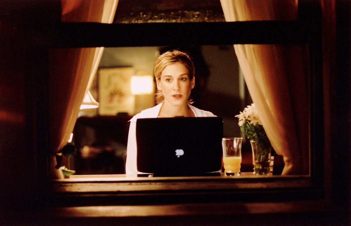 Источник: https://www.buzzfeed.com/natashajokic1/work-from-home-hacks?origin=btm-fd