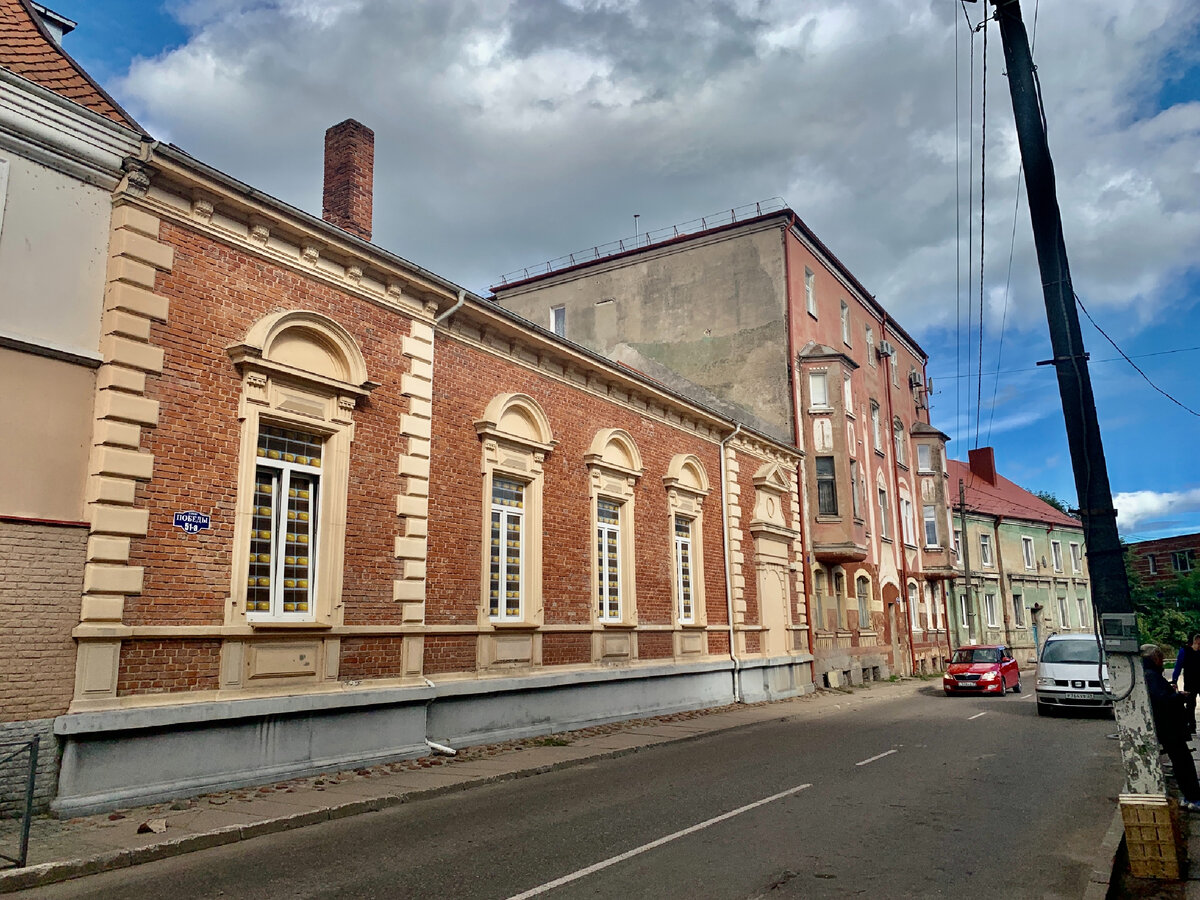 Вид улицы Победы, переходящую в шоссе на Лазденен (Краснознаменск)