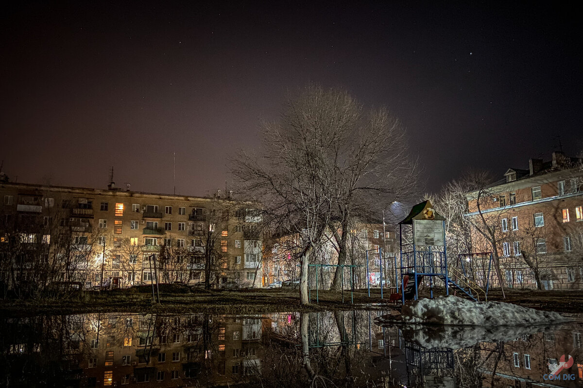 Жилые дома на окраине летного городка. 