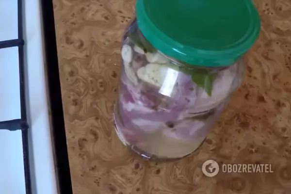 Заливаем сало рассолом