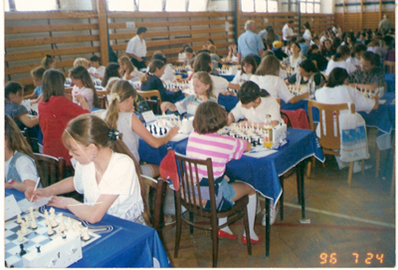 Примерно так мы играли в те времена на турнирах. Во Дворцах пионеров, в школьных физкультурных залах... 
