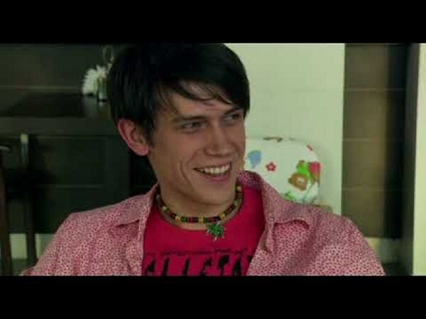 Денис номер раз - сын этой долбанутой парочки, мажор и торчок, но еще не совсем потерявший берега