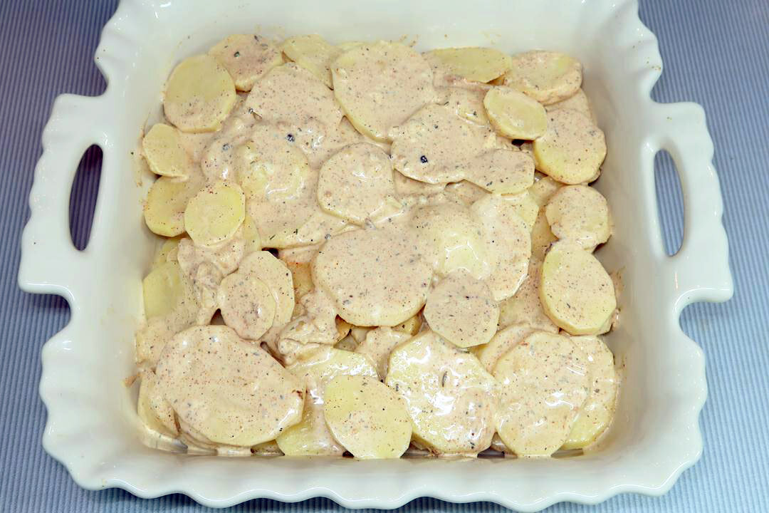Картошка с чесноком и майонезом в духовке - рецепт с фото пошагово