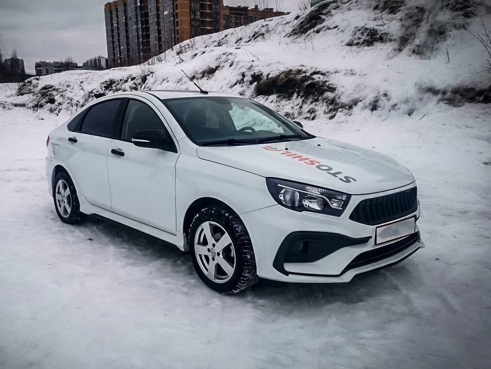 Лада Веста со "спортивным" обвесом (фото с авто.ру)