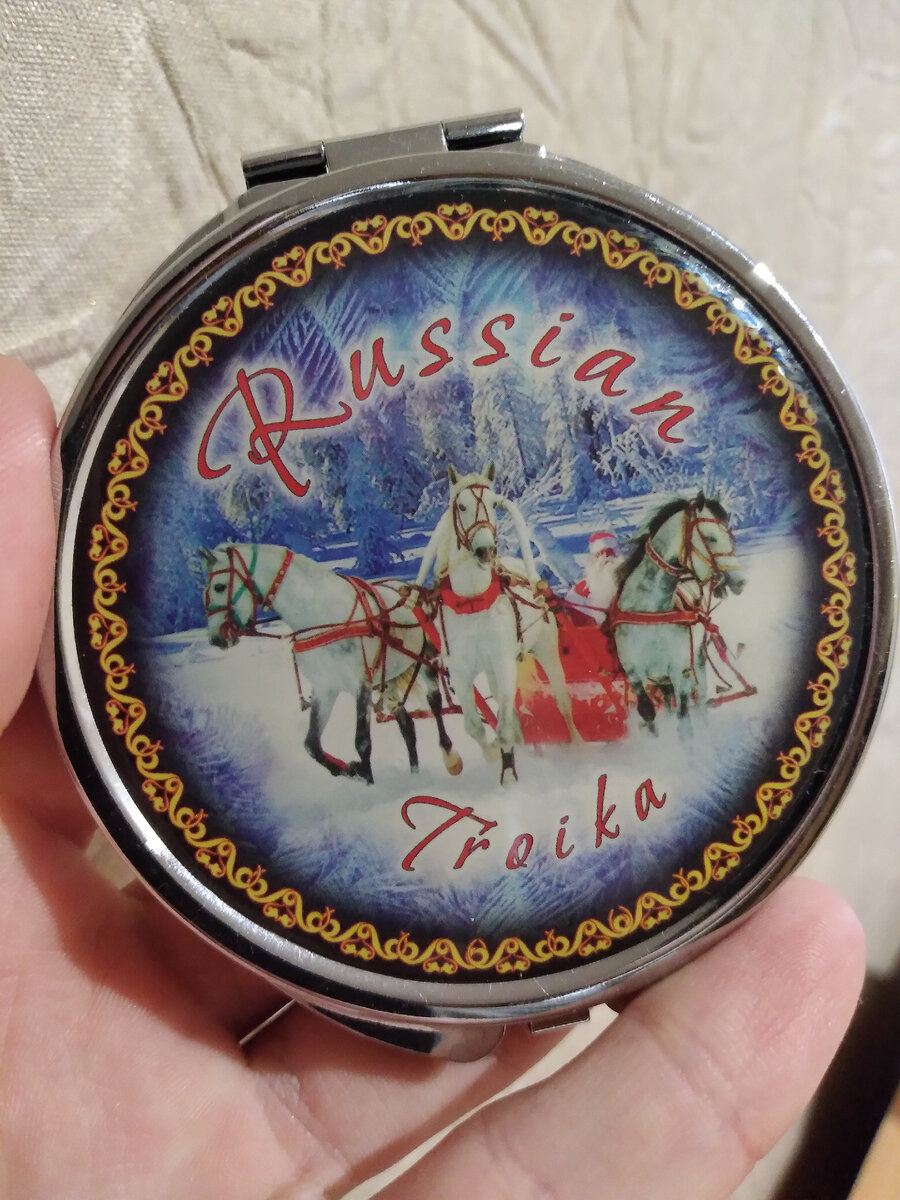 2. San Ant: Зеркала и глаза, зеркала души. Окружайте себя зеркалами и глазами, которые вас «любят»! Фото из личного архива. 