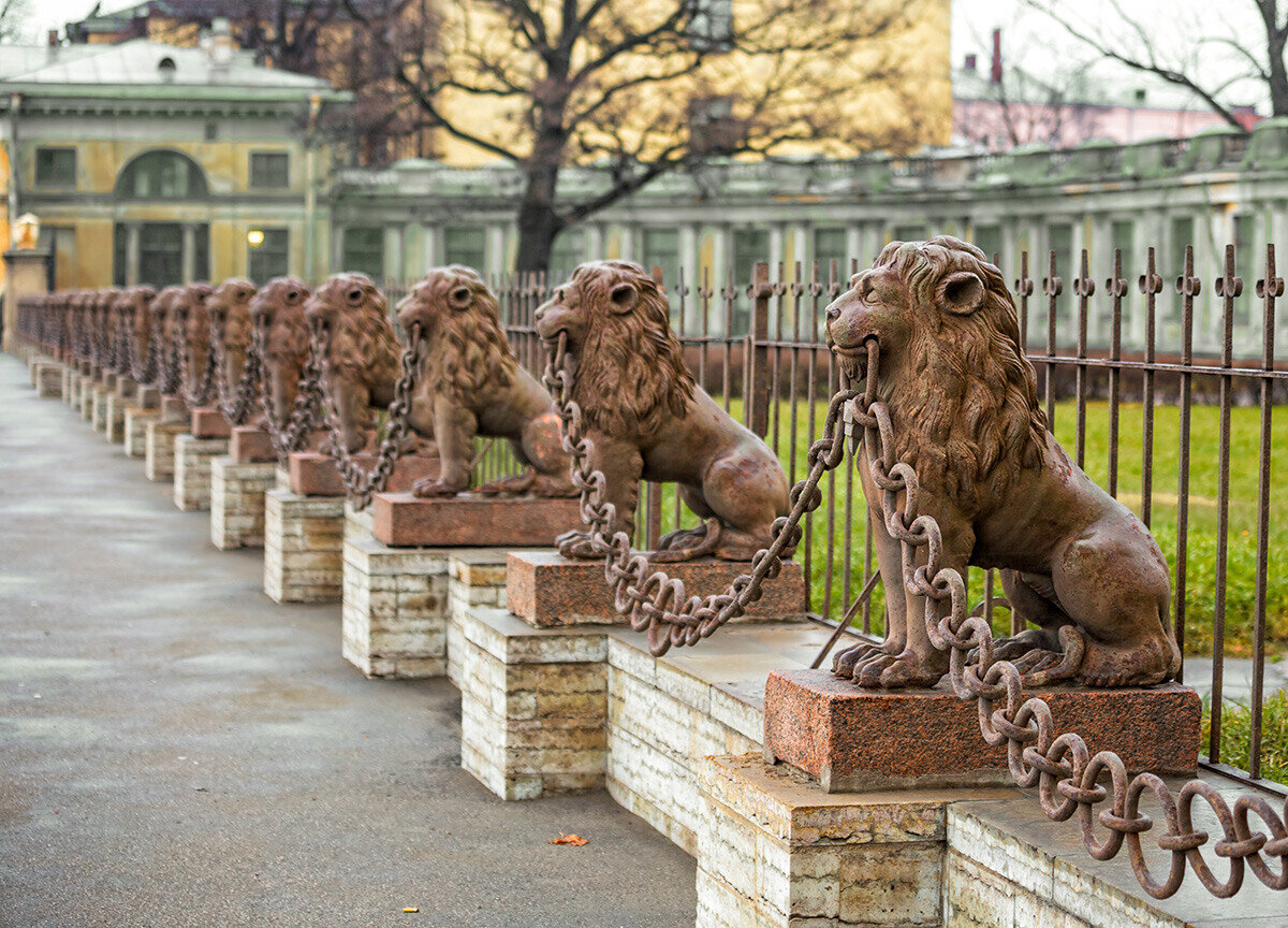 Почему в Санкт-Петербурге так много львов? | Узнай Россию | Дзен