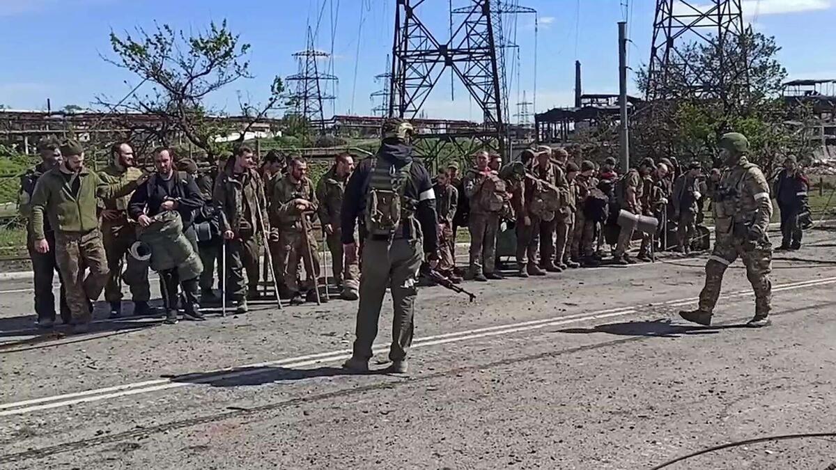 Сдача в плен прятавшихся на «Азовстали» боевиков