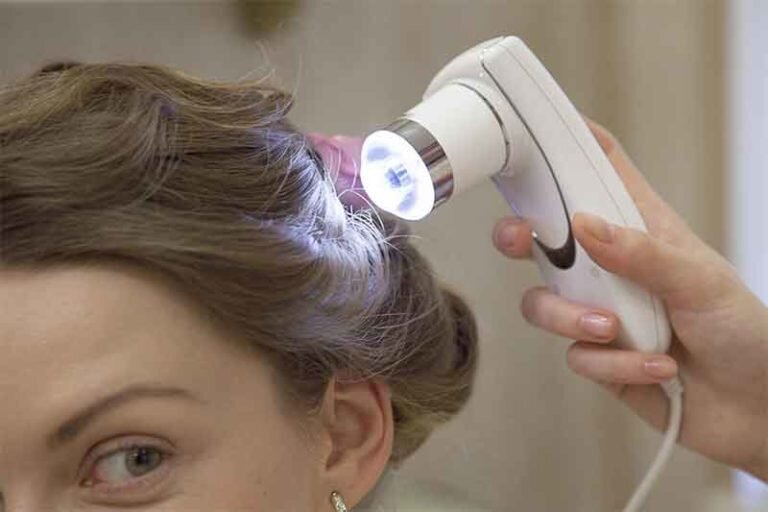 Мезотерапия  — это неинвазивный нехирургический метод, который использует микроинъекции фармацевтических и гомеопатических препаратов, экстрактов растений, витаминов и других ингредиентов в подкожно-жировую клетчатку. Инъекции мезотерапии якобы нацелены на жировые клетки, вызывая липолиз, разрыв и гибель клеток среди адипоцитов.