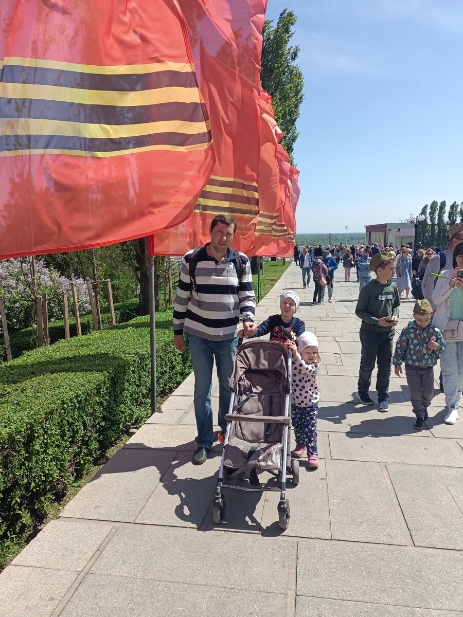 Весь комплекс был украшен к великому дню.