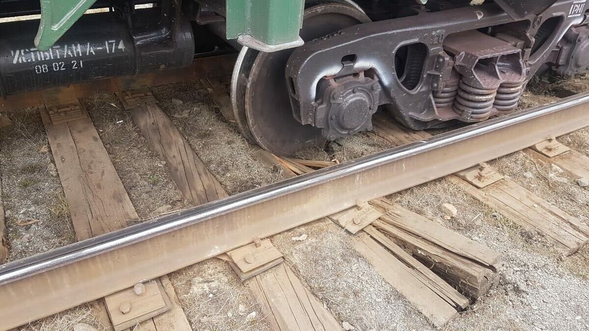    Грузовые вагоны сошли с рельсов на станции Заводская Южно-Уральской железной дороги© Фото : Уральское следственное управление на транспорте Следственного комитета Российской Федерации