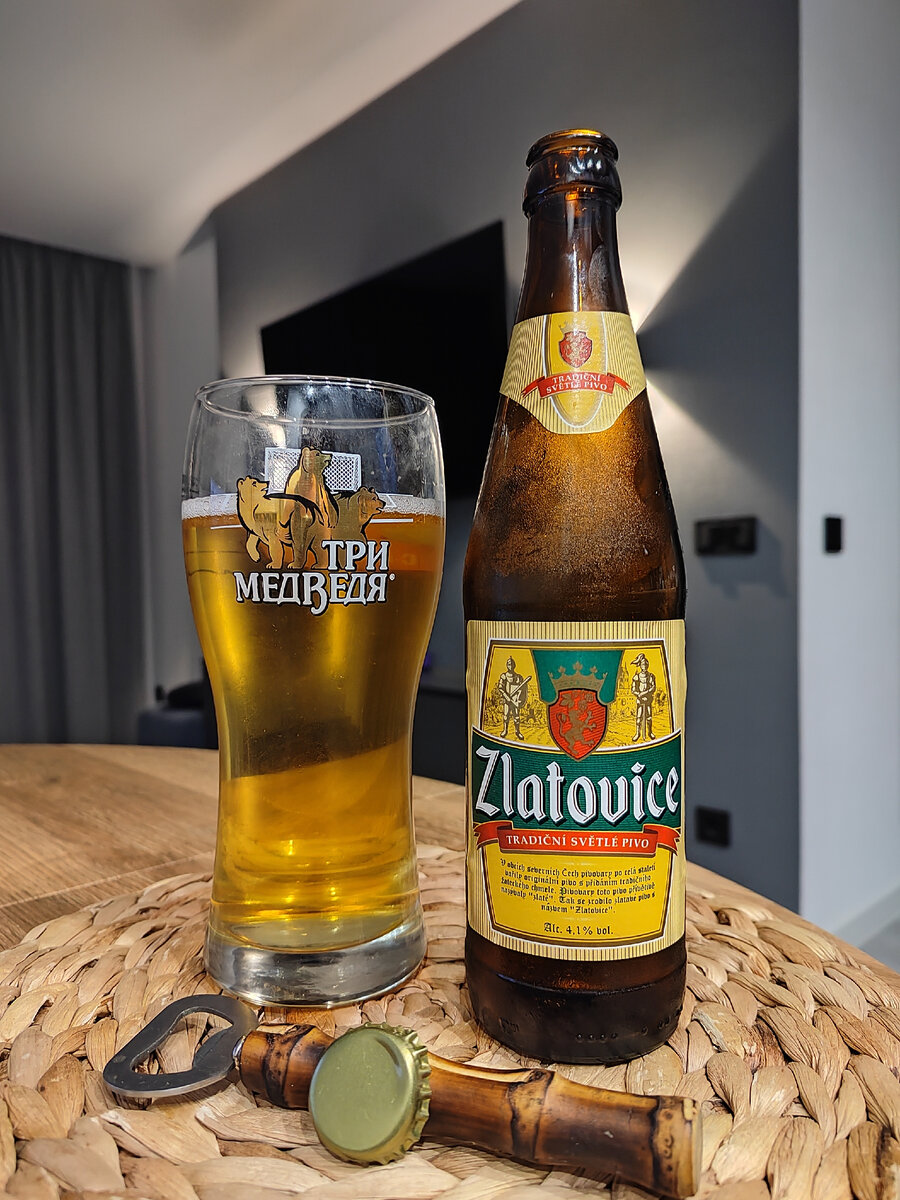Zlatovice Tradiční svĕtlé pivo (Карлов мост на этикетке отсутствует, удивительно)