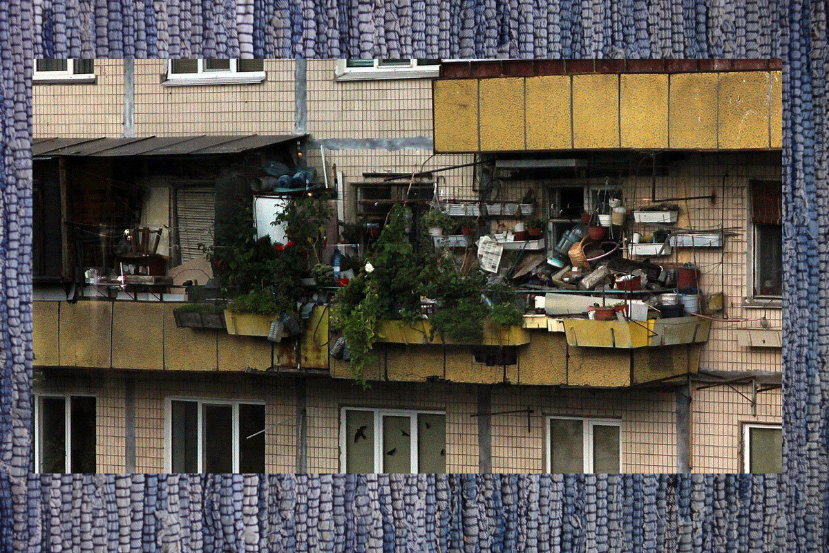 Если в Америке вещи сразу после дома занимают гараж, в России - балкон. Фото из открытых источников.