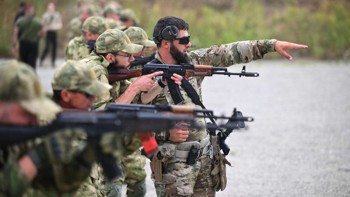 Тренировка  военных на стрельбище.  фото: картинки  яндекса.