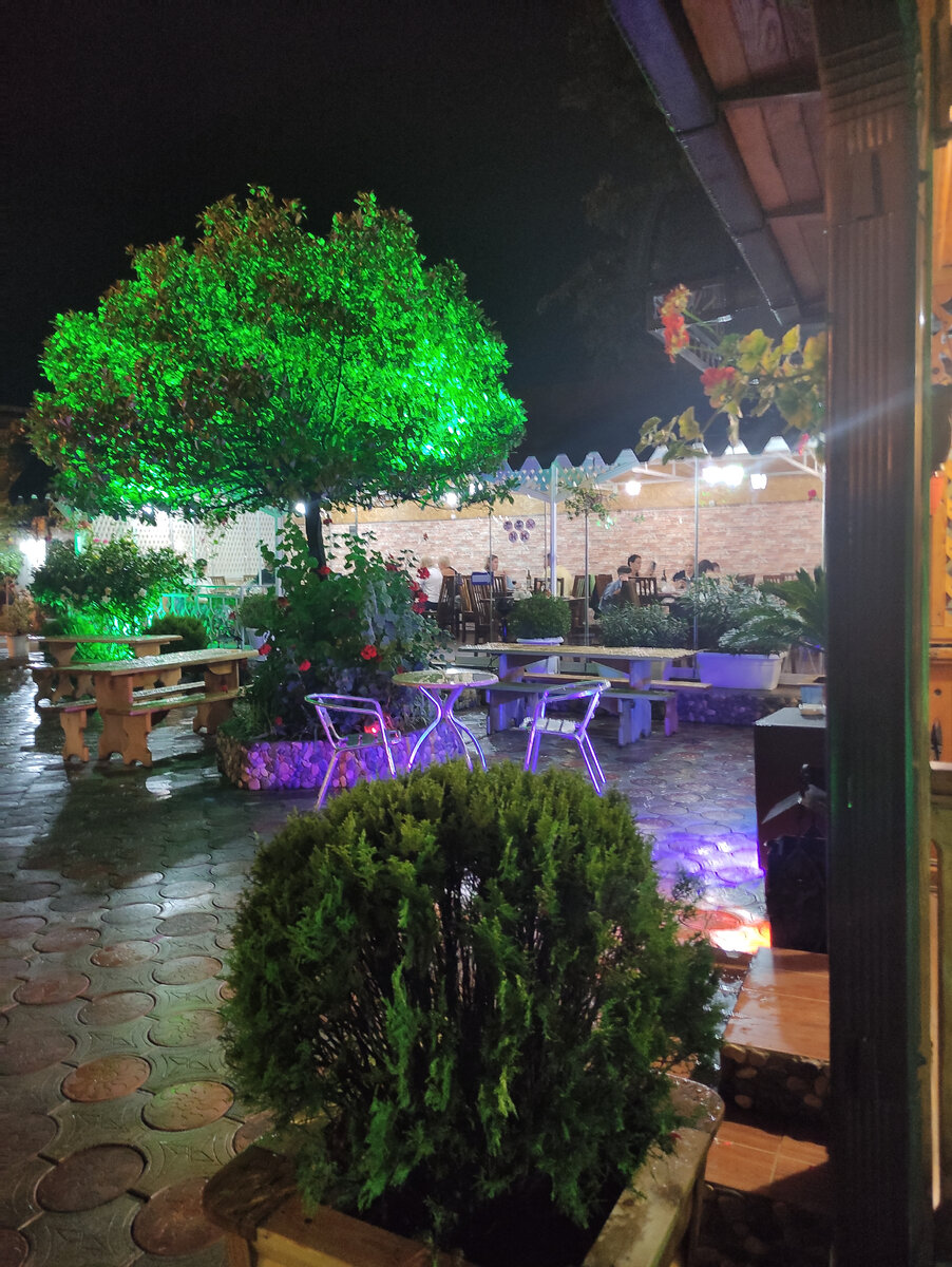 Посетила популярный ресторан абхазской кухни в Сухуме. Показываю ...