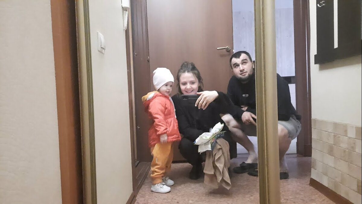 Сели на дорожку перед выездом из Омска в Сочи 