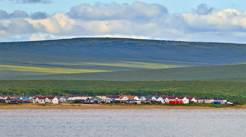 Ближайшее к озеру село Краснено