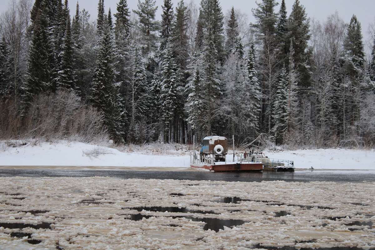 паром на реке Лолог