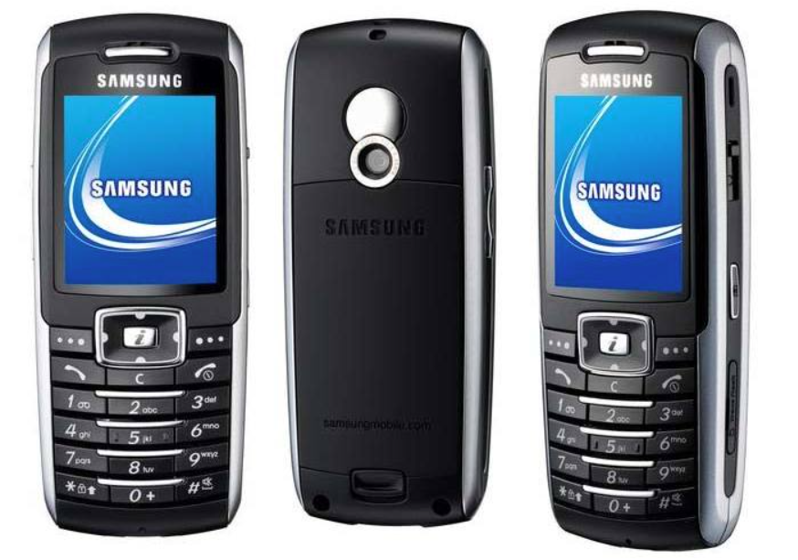 Много тёплых воспоминаний о Samsung связано с их моделью X700. Для своего времени она умела практически всё