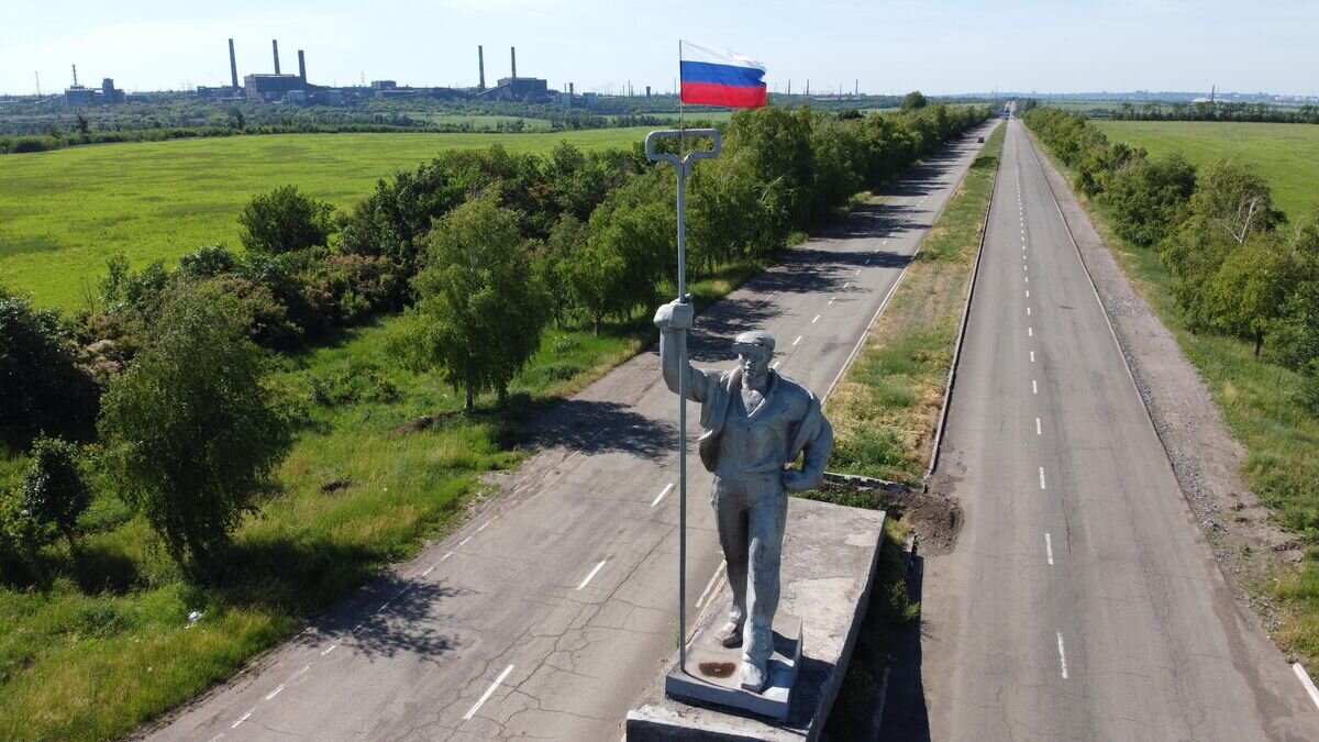    Памятник Сталевару в Мариуполе© РИА Новости / Константин Михальчевский