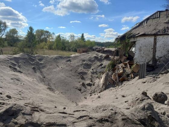    Воронка после обстрела ВСУ Ткоеграм-канал Вячеслава Гладкова