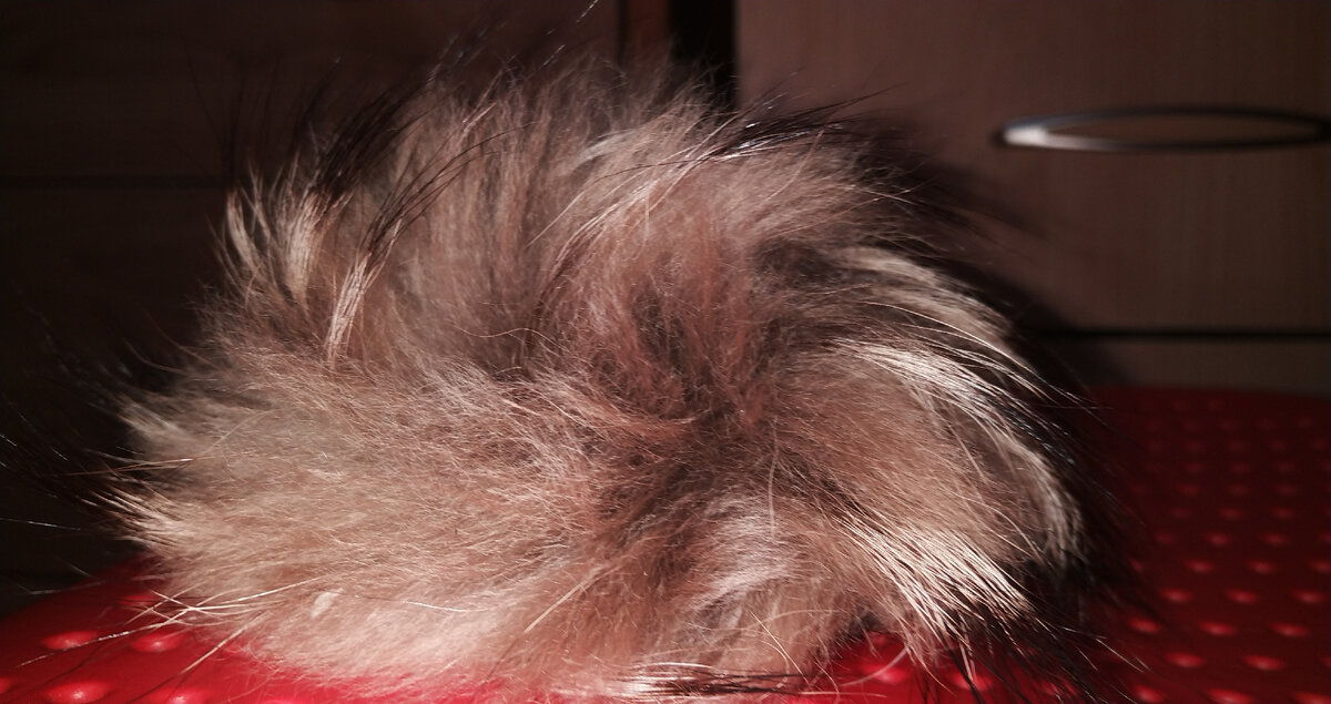 Пушок. Просто кусочек меха. Но не для детей