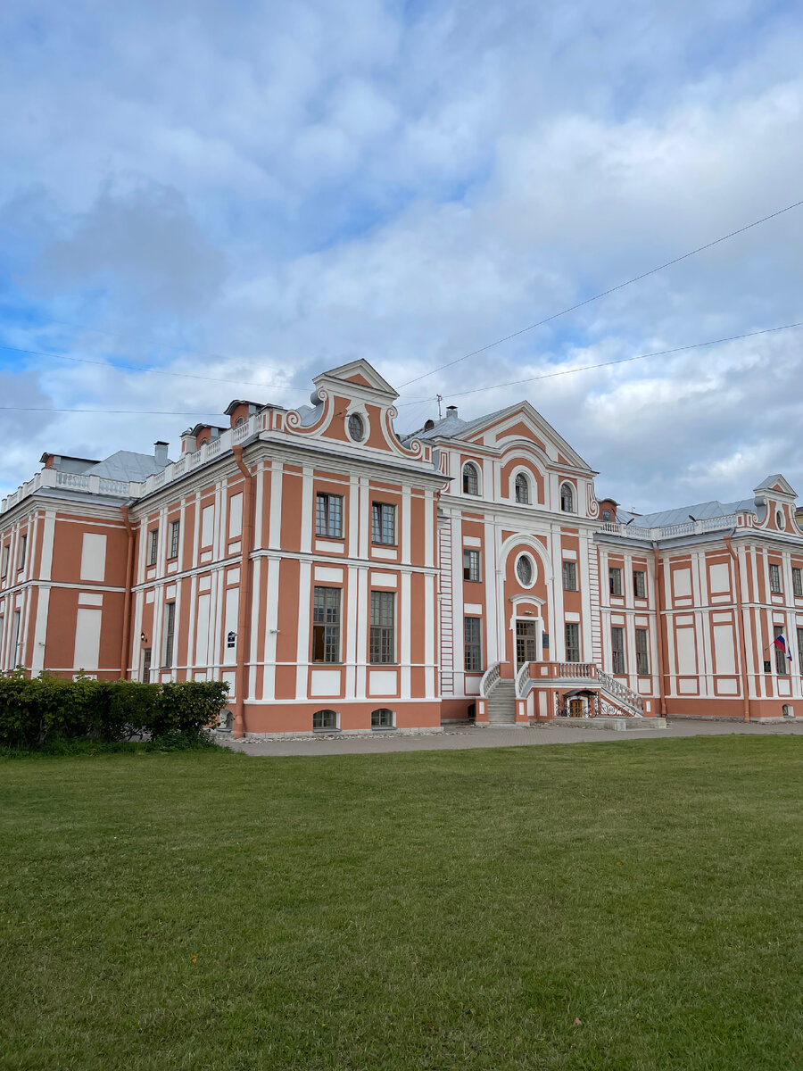 Этот стиль сформирован Петром, он привез его элементы из странствий по  Голландии, Швеции и Германии