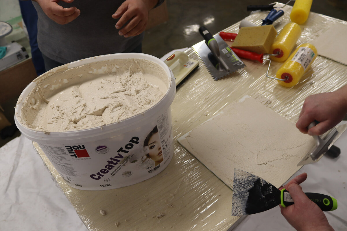 Гости форума смогут принять участие в мастер-классе “Создание креативных поверхностей” от эксперта Baumit по нанесению декоративных штукатурок Виктора Дмитрука.