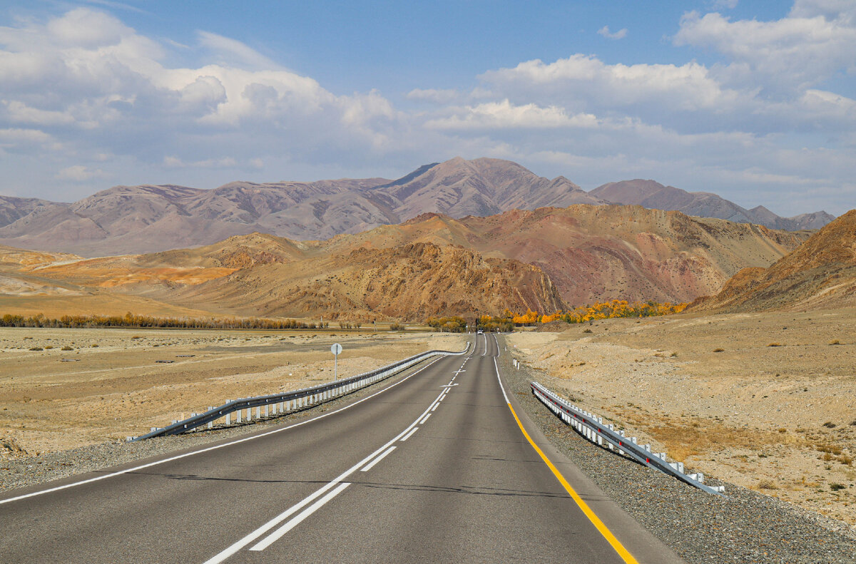 Один из любимых снимков из нашей крайней поездки:)осенний Чуйский тракт, у границы с Монголией