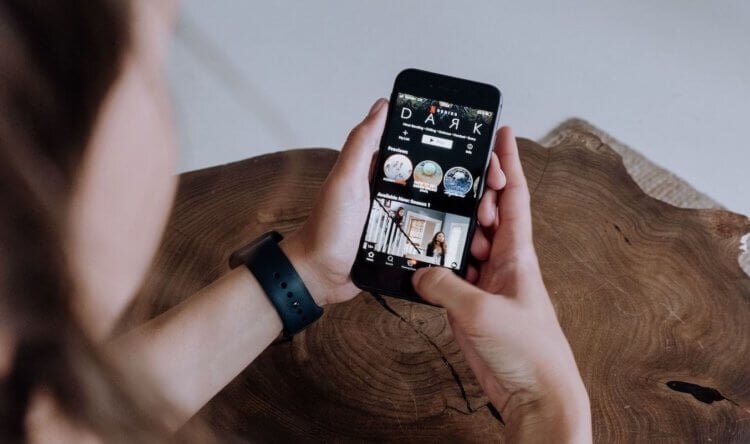    ZonaSerialov — сайт, где есть тысячи фильмов и сериалов, которые можно смотреть бесплатно без регистрации