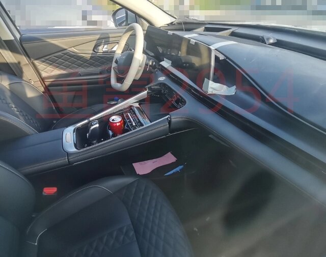 На фото из соцсети: интерьер обновленного кроссовера Exeed TXL