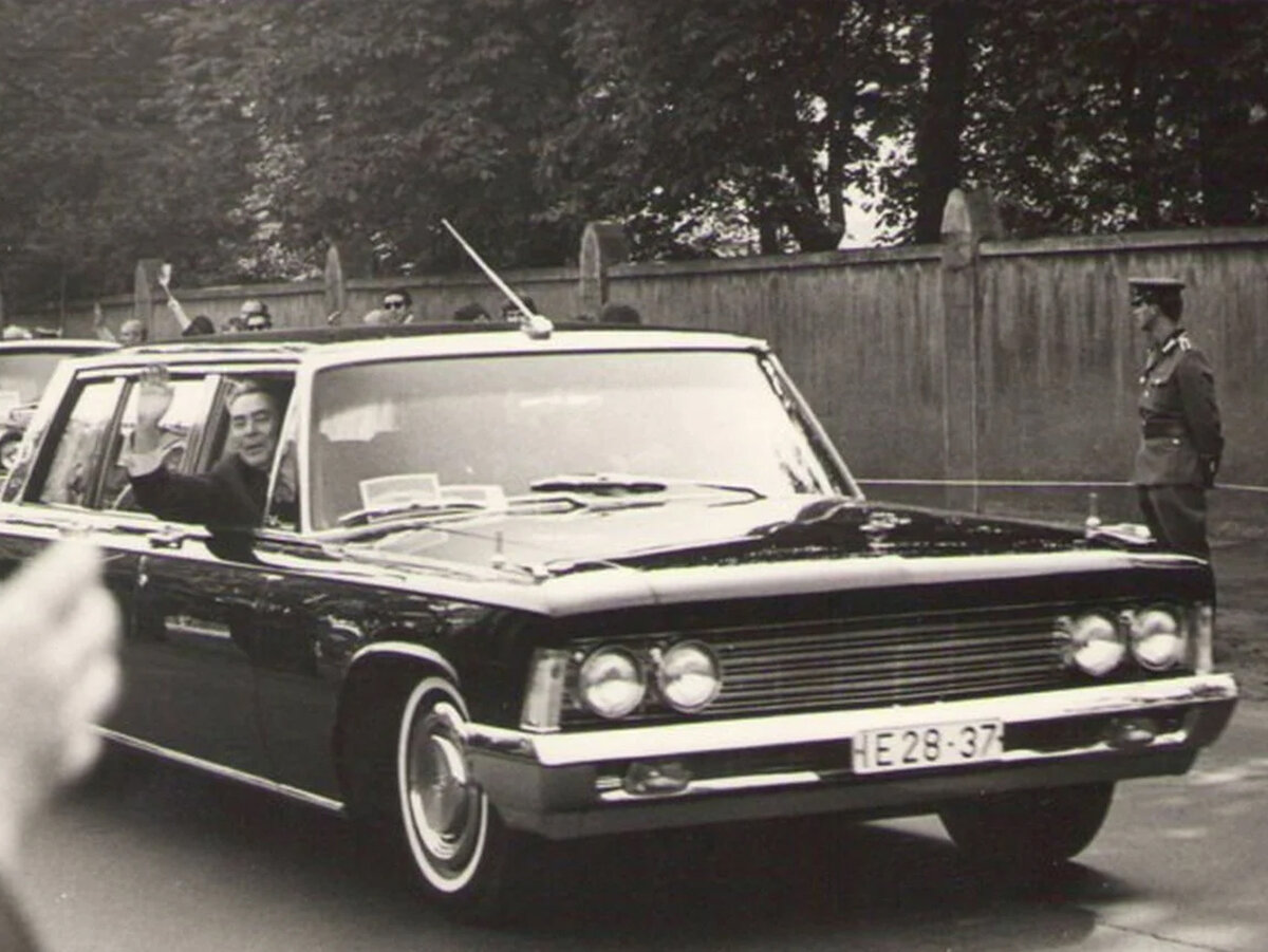 Л.И. Брежнев в ЗИЛ 114 (фото с авито.ру)