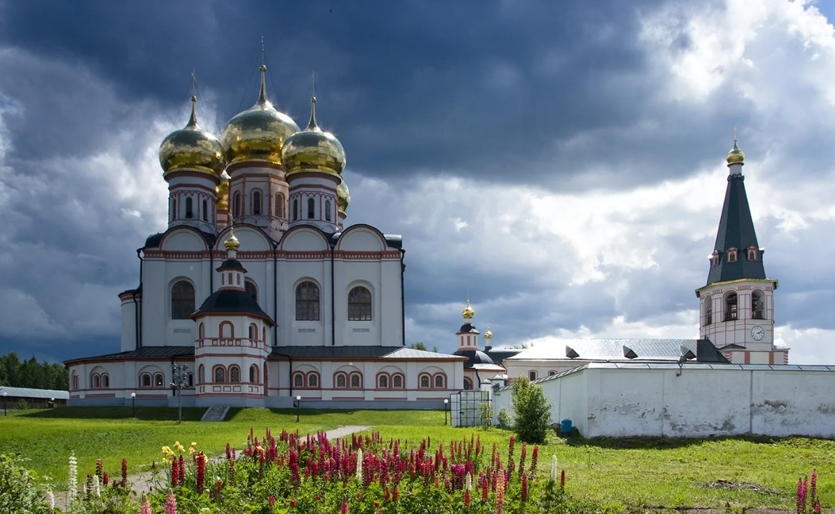 Иверский святоозерский монастырь. Валдайский Иверский монастырь Валдай. Иверский Богородицкий Святоозерский мужской монастырь. Святоозерский монастырь Валдай. Валдайский Иверский монастырь Новгородская область.