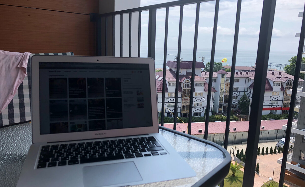 Так сегодня выглядит мое рабочее место :)