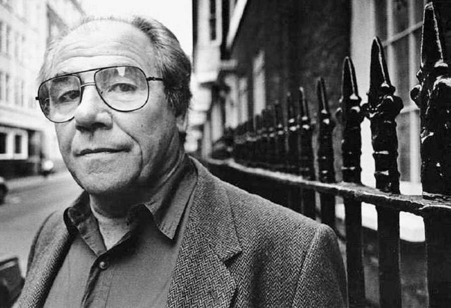 Французский социолог и философ-постмодернист Жан Бодрийяр (1929-2007)