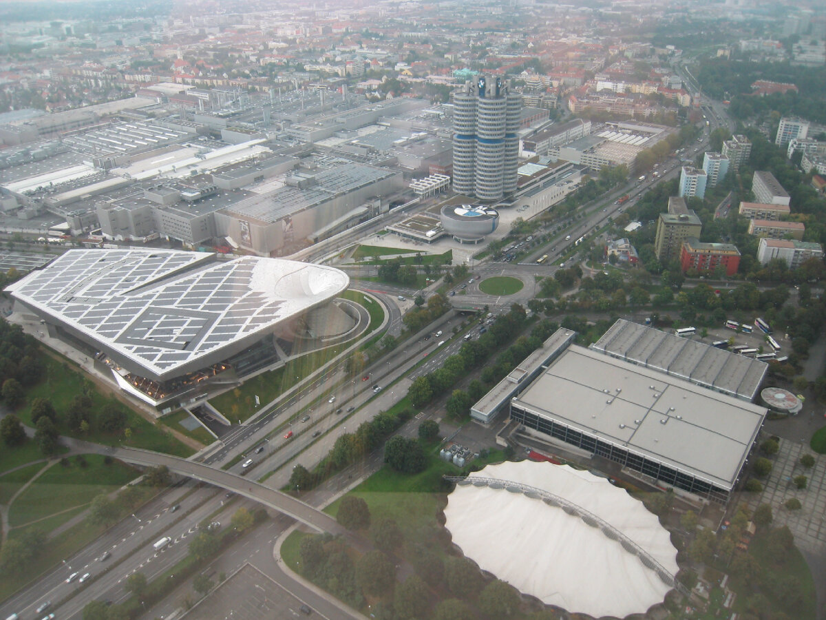 Вид с телебашни. Фото сделано автором и принадлежит автору 