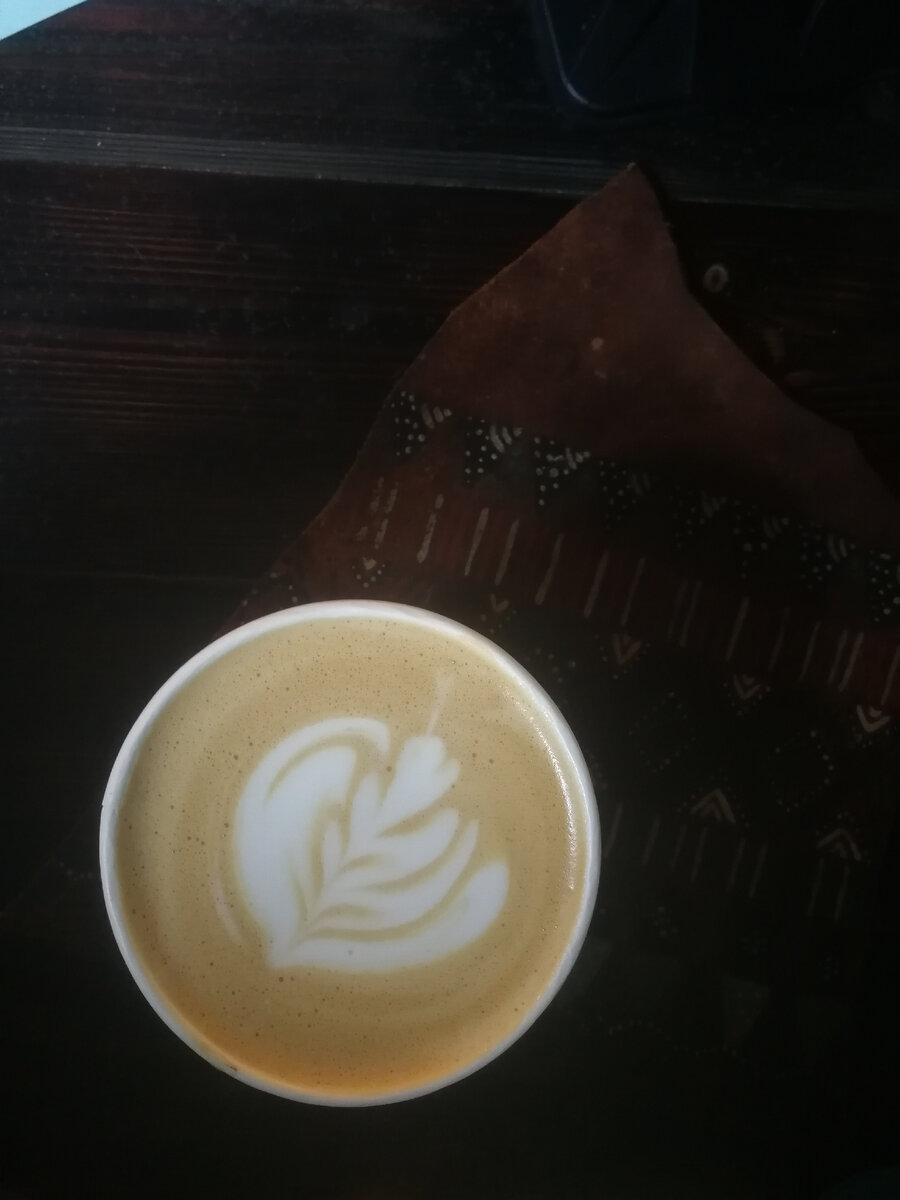 С утра кофе. Это не дома, конечно, фотографировала, я так не умею