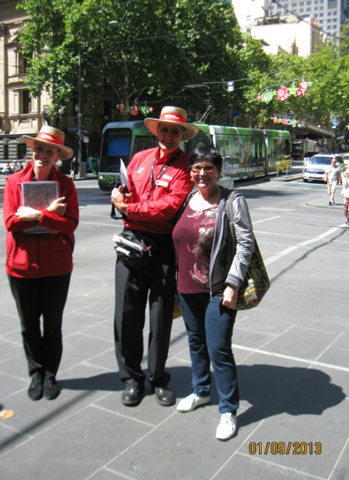В Мельбурне всюду волонтеры. Покажут, подсажут направления, дадут схему города.