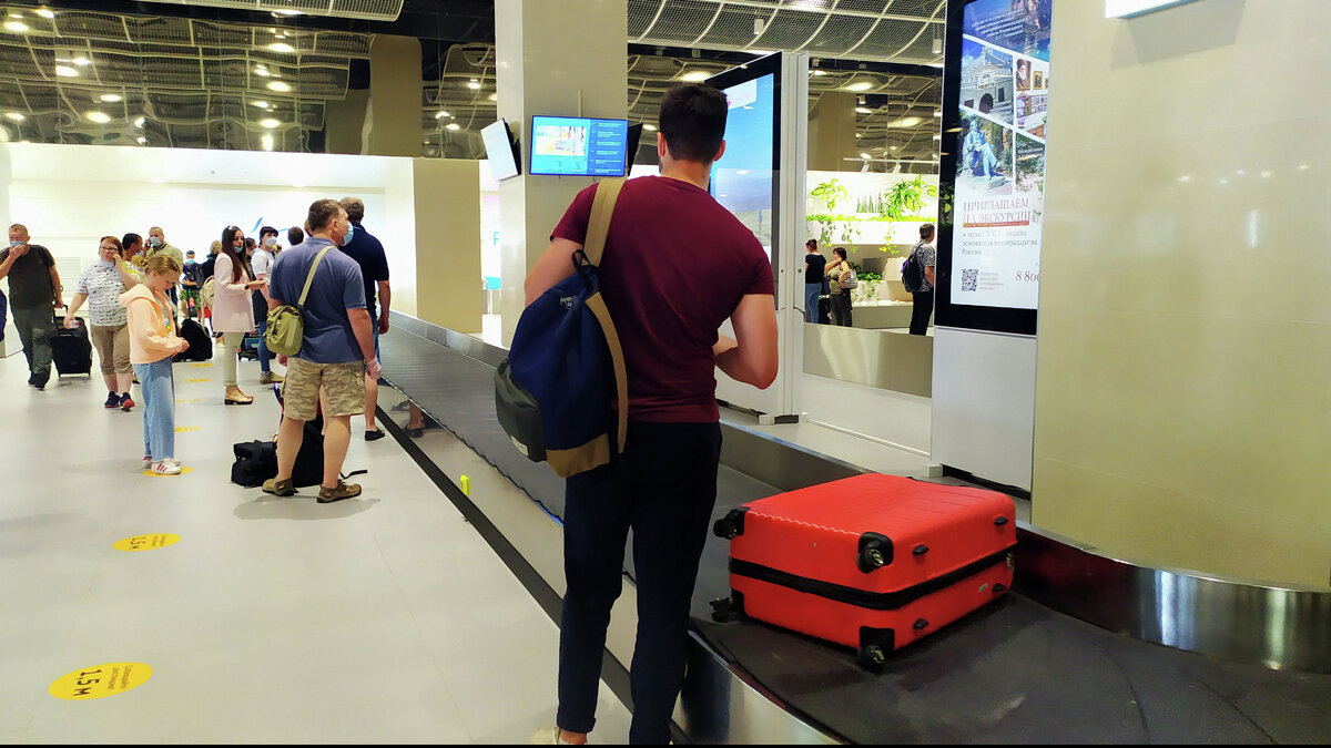 Пассажиры получают багаж // Туристический портал Республики Крым, Евгения Мартыненко 