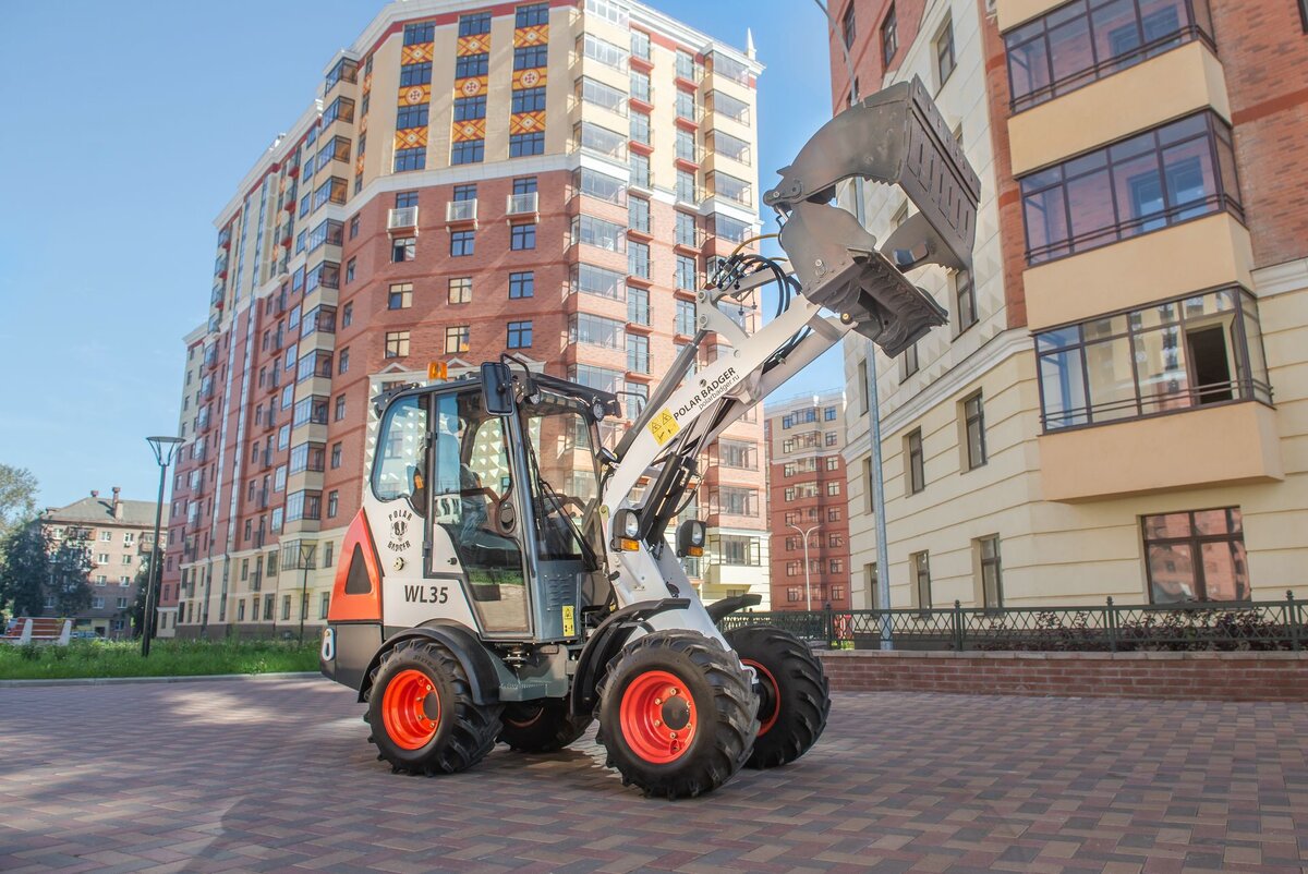 Сочлененный погрузчик Polar Badger WL35