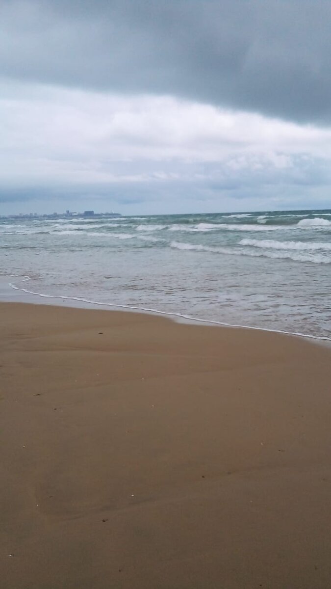 Личное фото. Море волнуется...гроза надвигается.