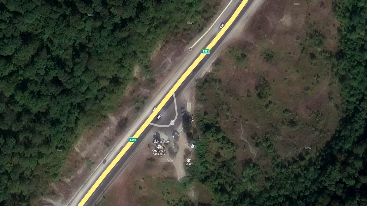 По дороге на море на трассе М-4 Дон на 1414 километре на границе, где заканчивается Горячий ключ, находится въездная стела Туапсинского района.-2-2