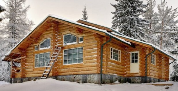 Современный деревянный дом из сруба