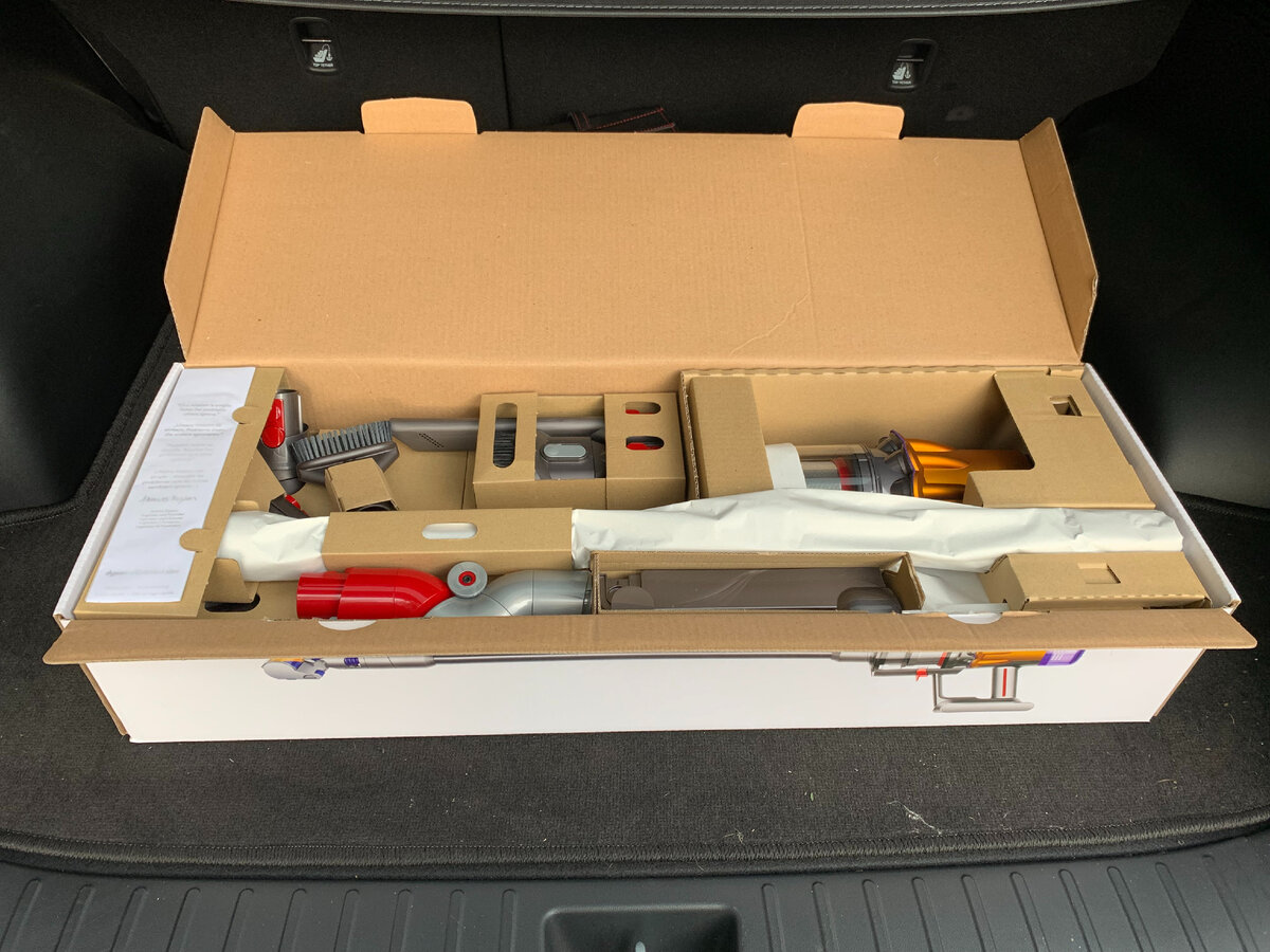 Собрать все также идеально не получится, да и на многих аксессуарах защитные пломбы - распаковать пылесос можно лишь один раз!