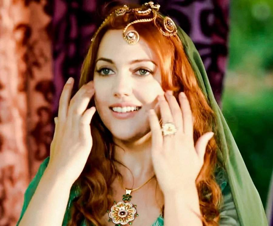 Мерьем Узерли в роли Хюррем                                                 Источник: Яндекс картинки