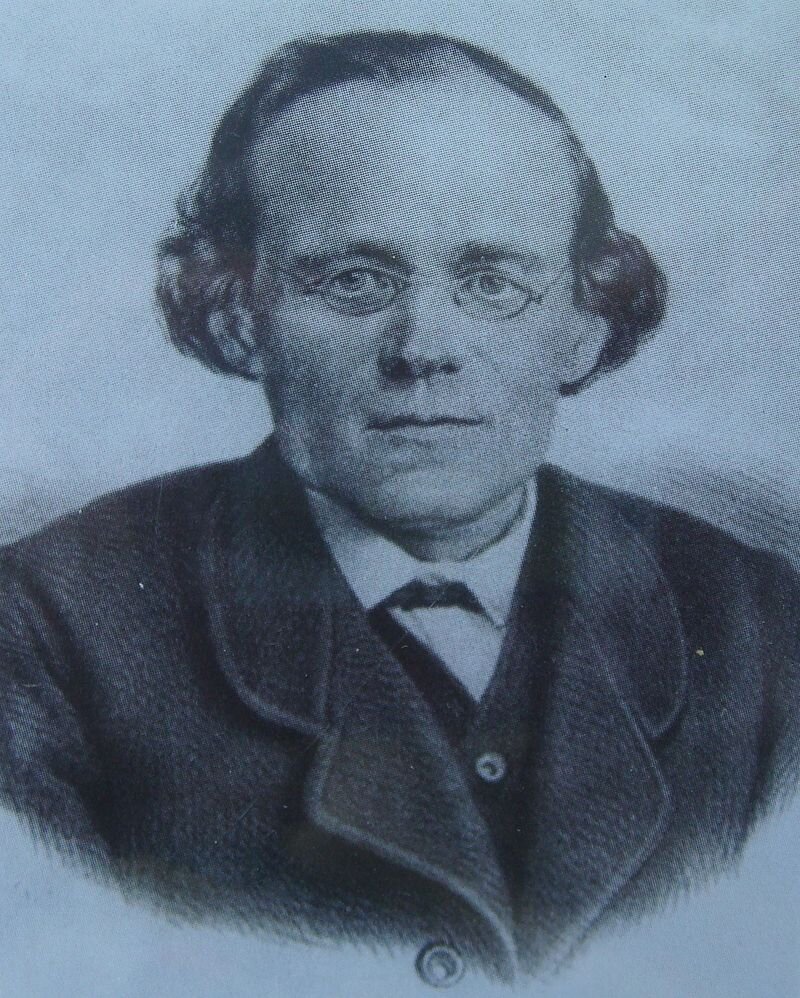 Папа у Васи силен в математике? Нет, в истории