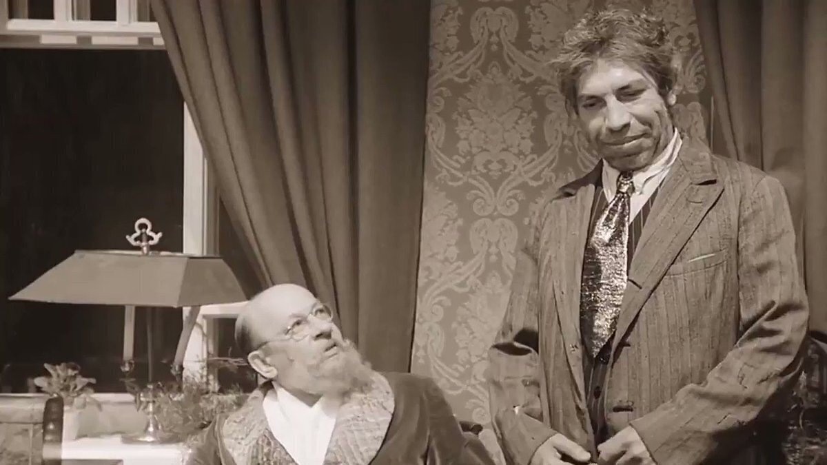 Кадр, конечно, впечатляет показательностью профессора и Шарикова.
Источник фото - http://surl.li/agdex