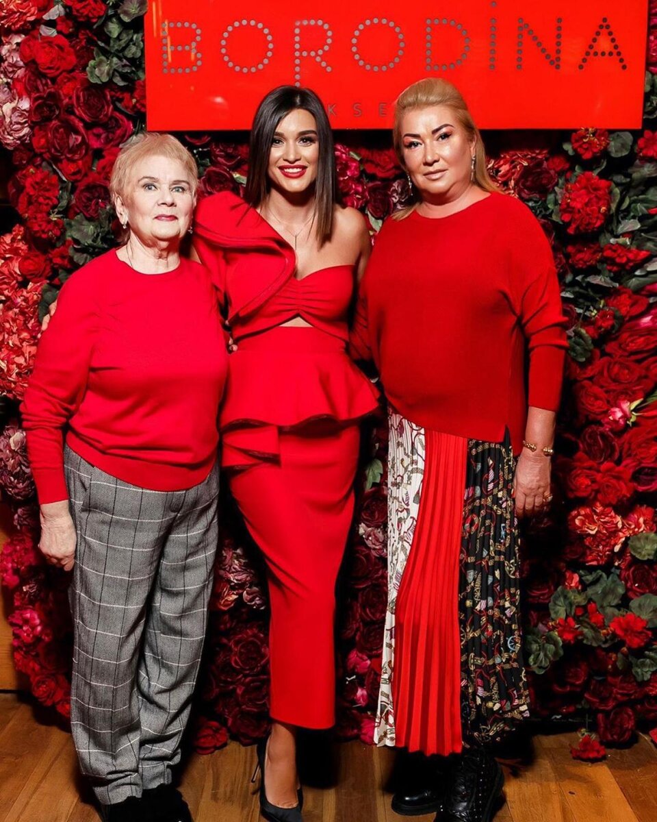 Ксения Бородина с мамой и бабушкой